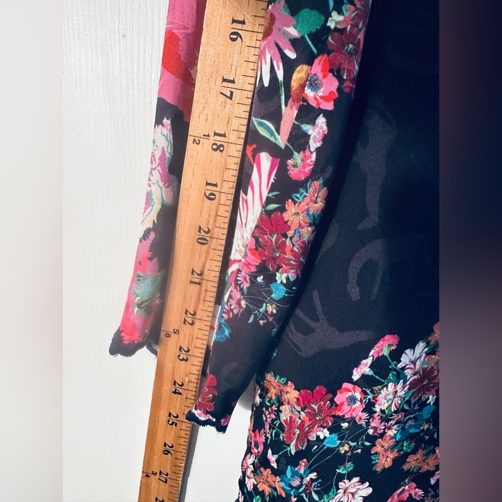JOHNNY WAS XS Oasis Tandis Black Floral Giraffe Tunic Blouse Scalloped Hem Cuff - Picture 13 of 14